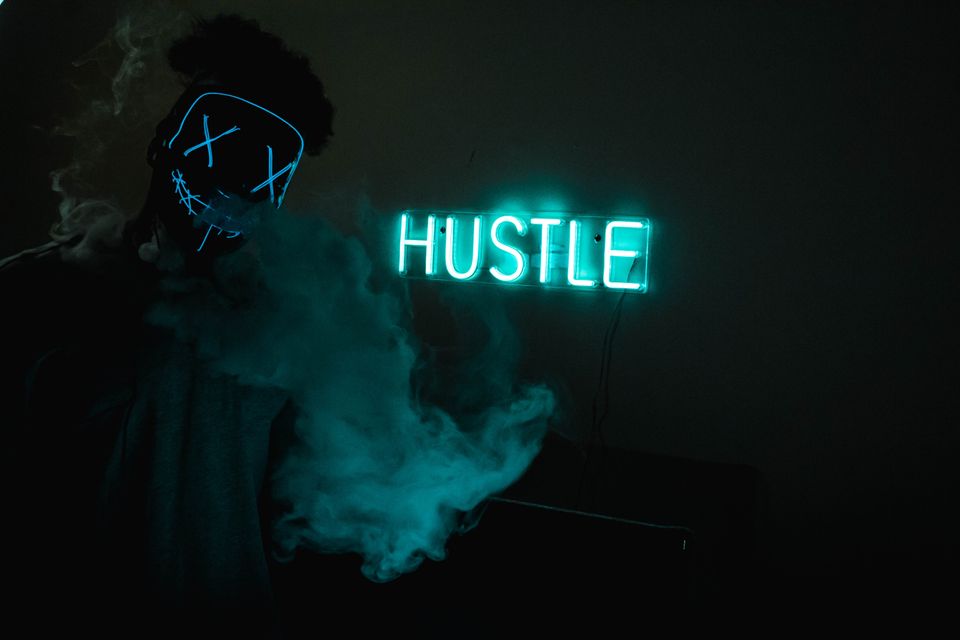 What are the best side hustles for people looking for work in 2023